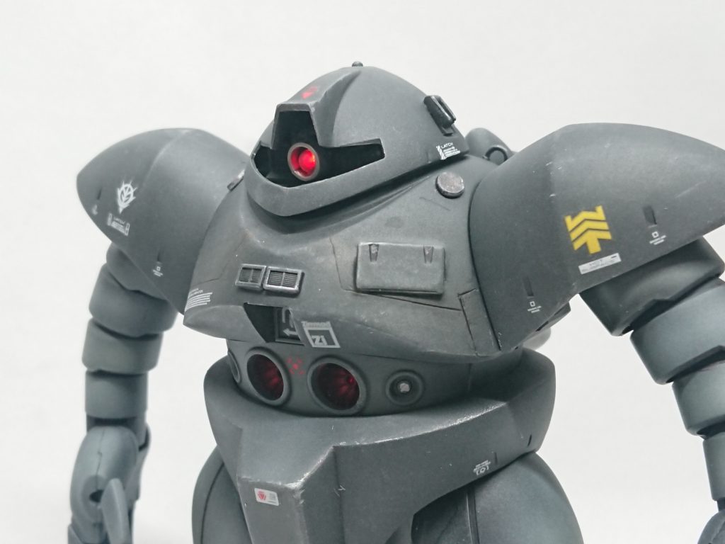 スジボリもしましたが・・あまり目立たなくなりました。電飾はモノアイと腹部に　