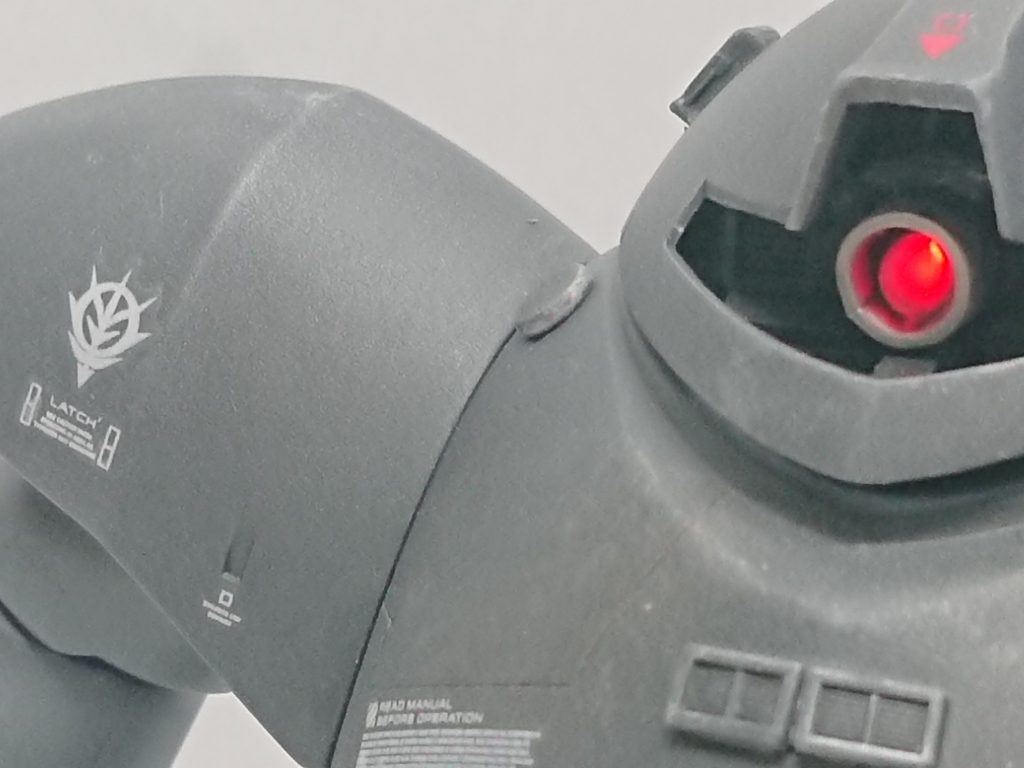 エナメルクロームシルバーでドライブラシを全体に頑張りましたが、艶消しエアーブラシしたら目立たなくなりました。