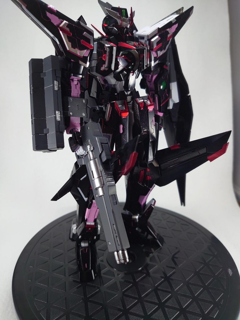 スジボリとそれに沿った塗り分けを頑張りましたが、荒が目立ってしょうがない。