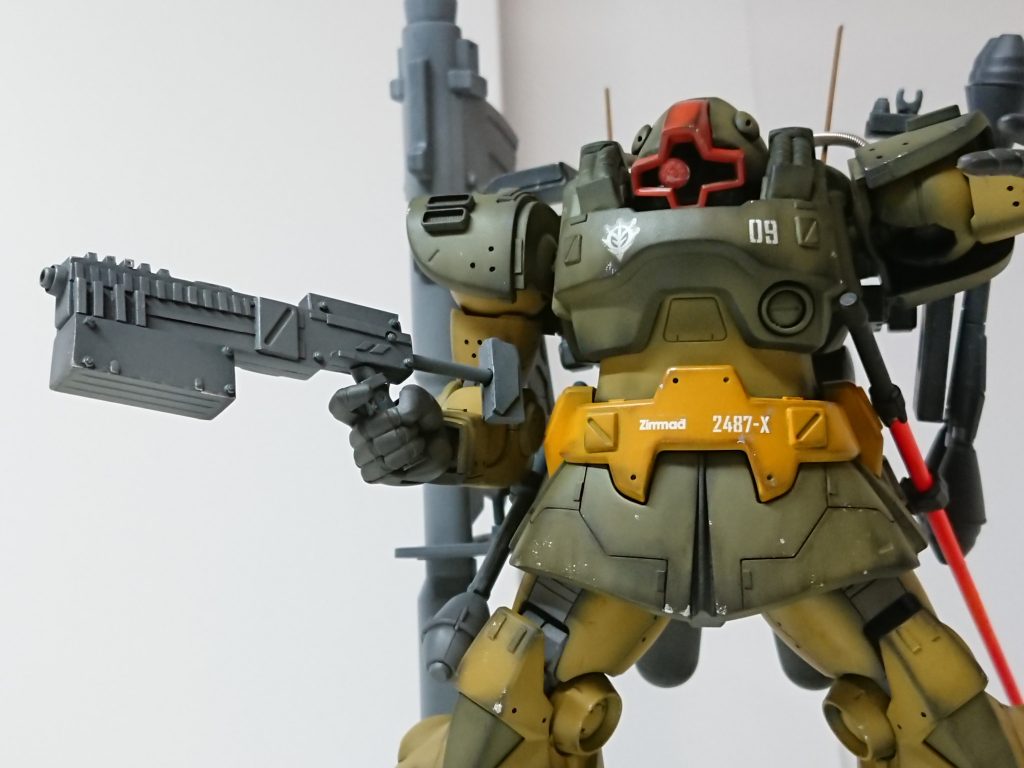 サブマシンガン専用の装備の一つ。ボックスタイプのマガジンを備える。高い速射性で牽制し、近距離では敵機の装甲を貫通する威力を持つ。