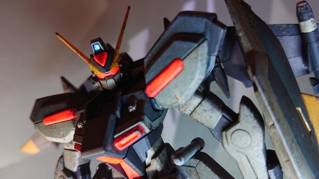 バストアップの1枚。ちょっとダークな感じに見えますね。