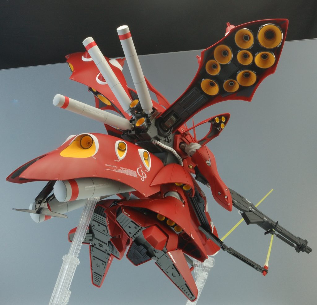 下方からのアングルは壮観ですが、スタンドにセットするのが超めんどくさいです。