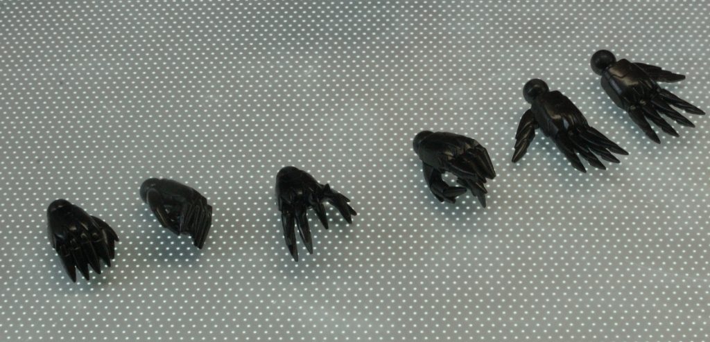 社外のハンドパーツを使用しております。