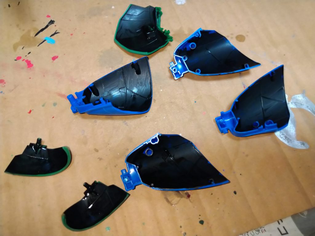 アーマー裏側はフラットブラックを筆塗り