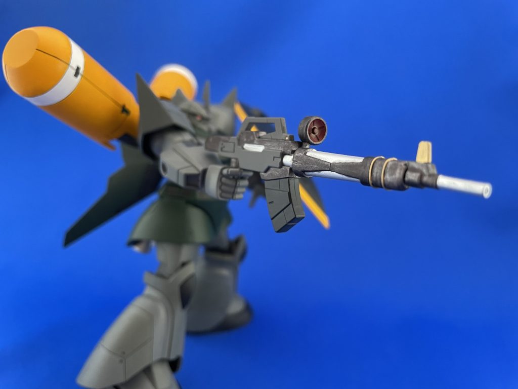 なおライフルは純正のものではなくジャンクからあてがいました。こちらも塗装にガンマカのヘビーガンメタリックを使ったのですが、やはり艶消しとの相性は悪いですね。