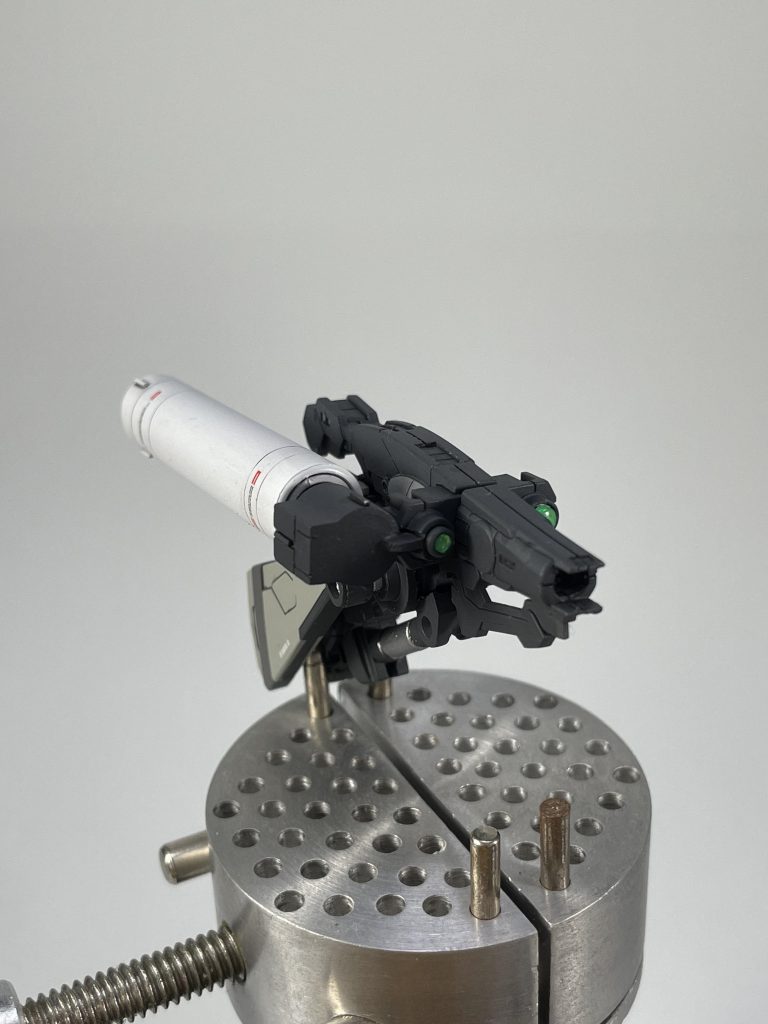 武器はポルタノヴァをベースに、百式系の足フレーム、RGフリーダムのレールガン？、あとは百均鉛筆キャップでプロペラントタンク作りました。