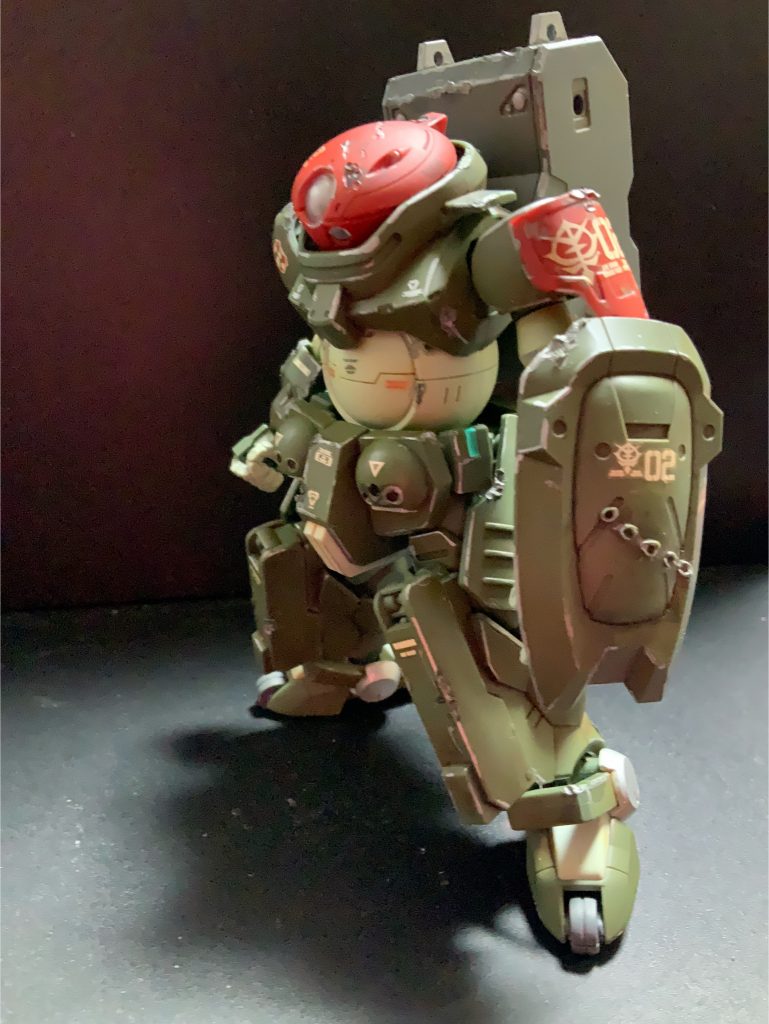 ハンダこてでダメージ→ガンダムマーカーシルバーでチッピング→ガンダムリアルタッチオレンジとスポンジボカシ→デカール→つや消しの簡単フィニッシュです( ^ω^ )