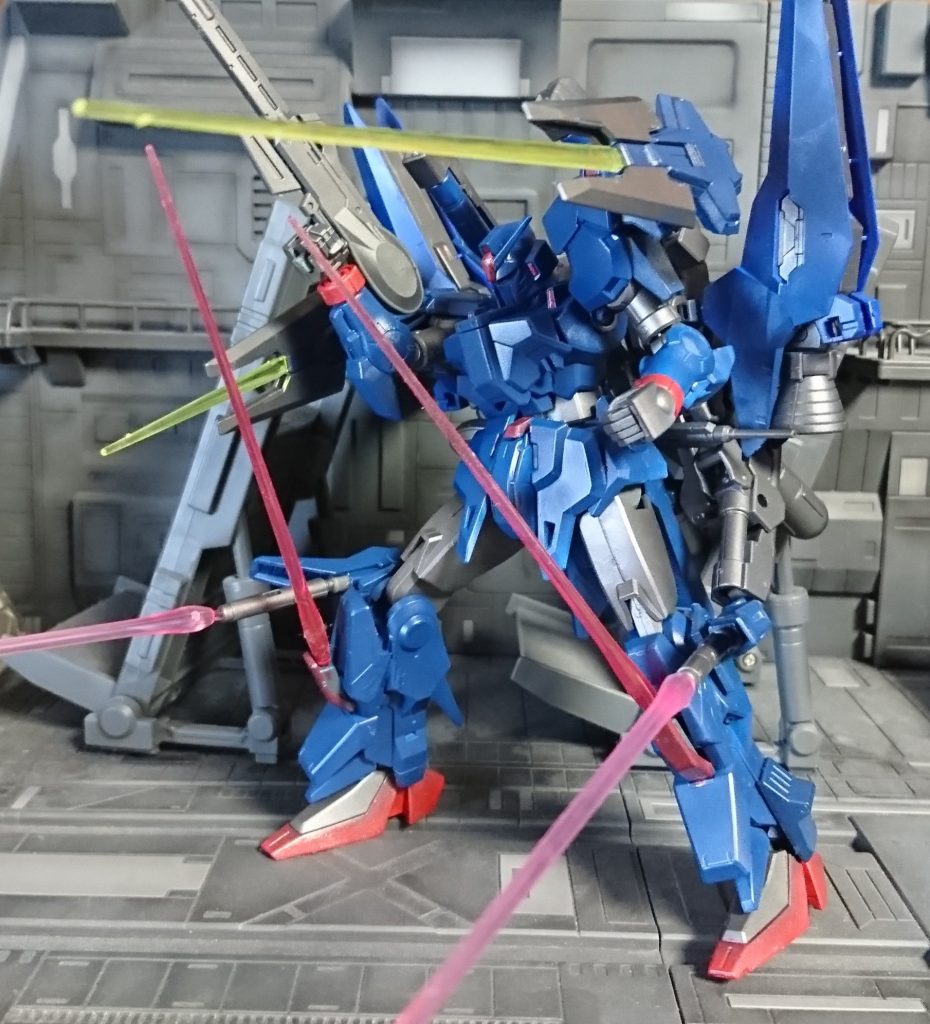 サーベルモード膝にも隠しビームサーベルユニット