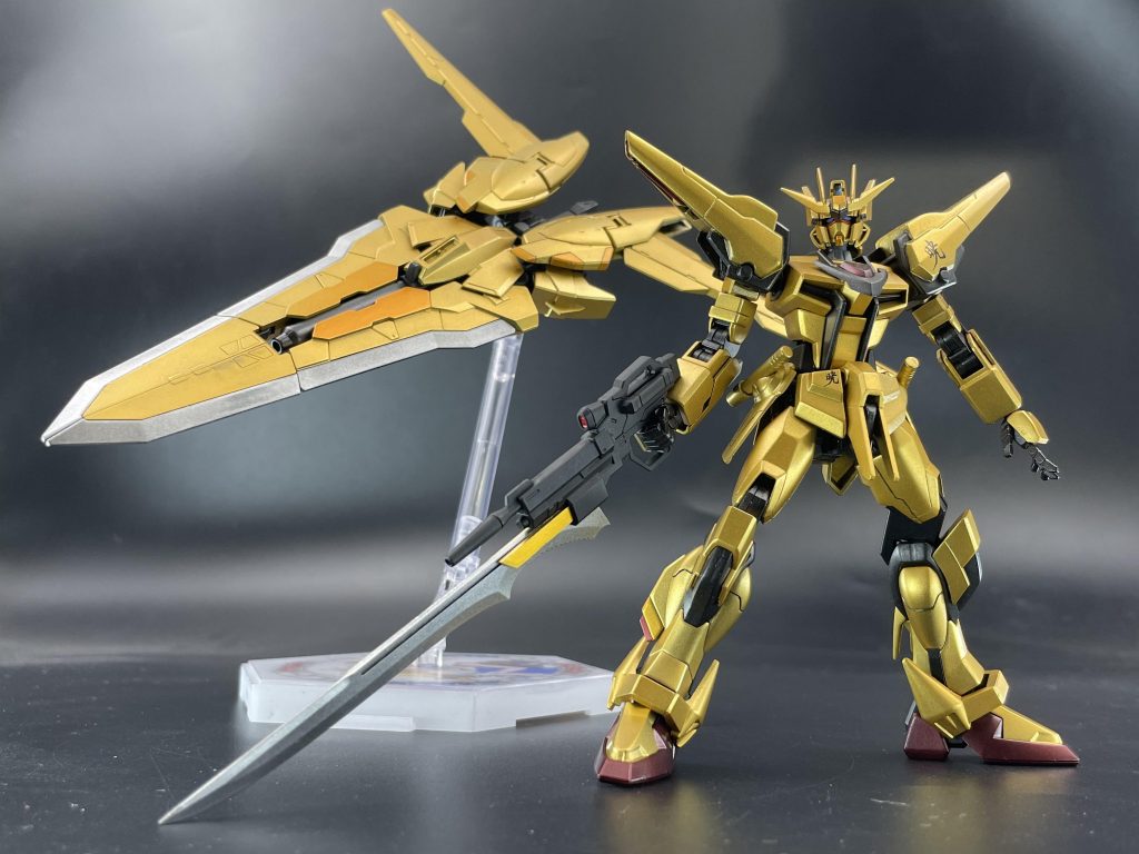 飛翔剣とアカツキガンダム腕、胴体、太ももはHGCEエールストライク、腰のビームサーベルあたりはビルドストライク、これらとビルドアカツキガンダムとのミキシングで本体を作りました。