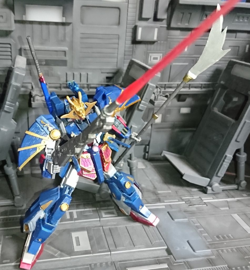 ライフルは30MMのものを穴をランナーでふさいで使用ビームサーベルモードも可能