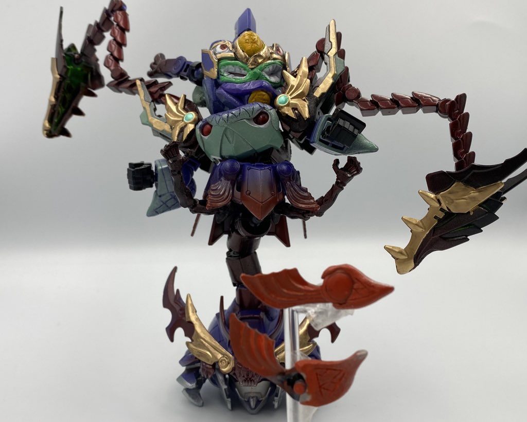 頭のサイドについている金魚は着脱し、術として発動できます。