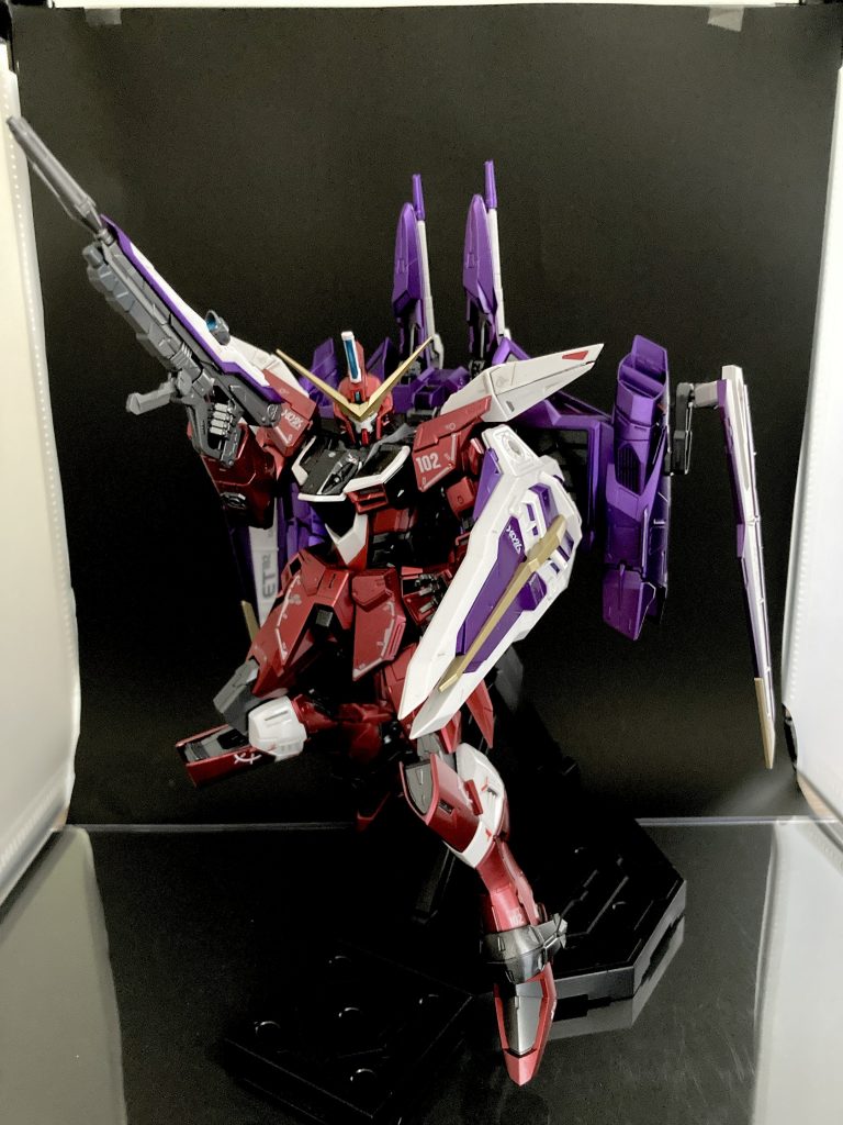 真っ赤なキャンディレッドで塗装するはずが、黒下地→GXメタルレッドの時点で今回の様な質感が出てきたので予定変更しましたその上に軽くクリアレッドでコート