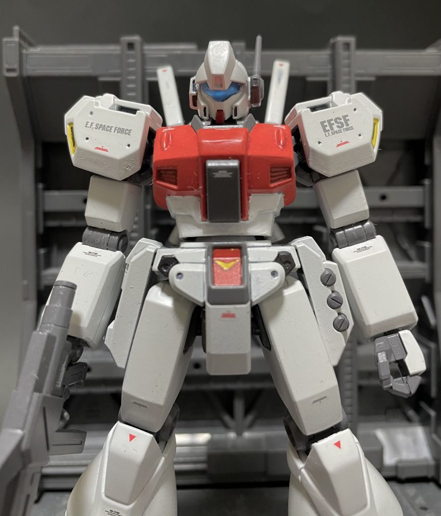 キットのメインカメラはピンクなので、ここだけUVレジンで複製し、クリアーブルーに仕上げました。眼は大事。