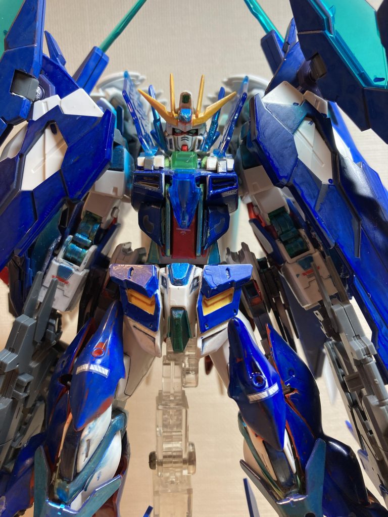 機体の構造としては肩パーツをクロスボーンガンダムのパーツに変更してフルクロスのパーツをセットできるようになっている。