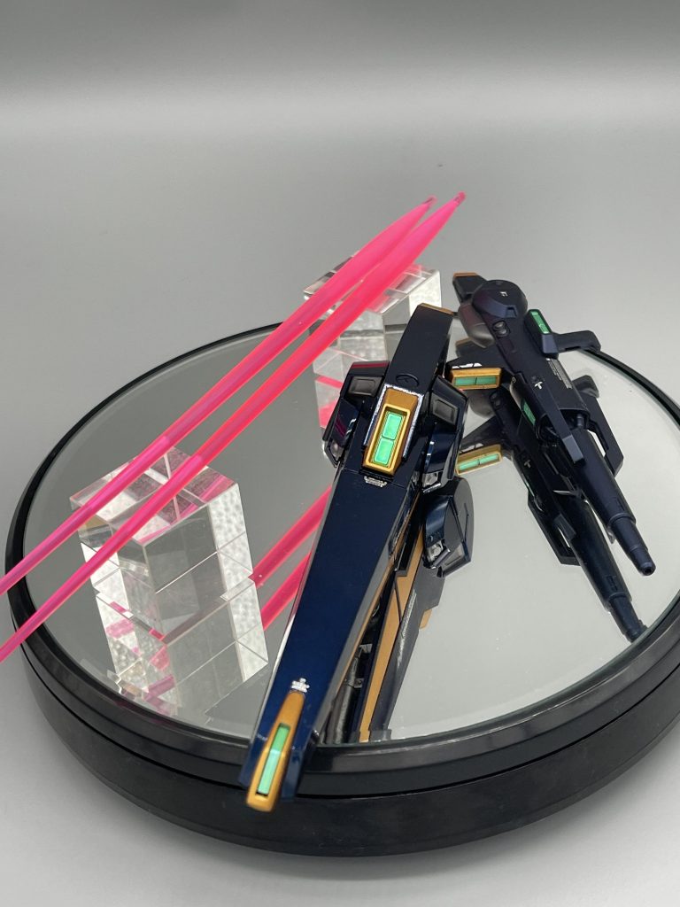 今回こだわったのはセンサー部分とビーム刃の塗装です。クリスタルカラーを使って粒子感や、ホログラム感が出るように塗装してみました。しかし、写真・動画ではわからないですね…😭