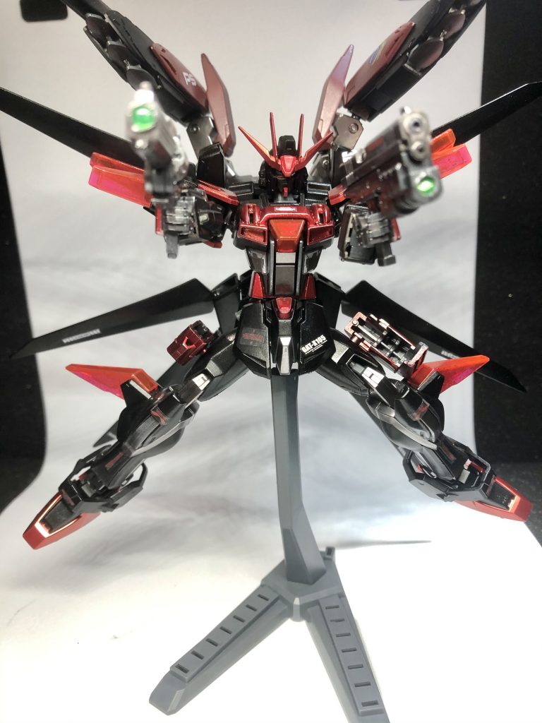 ウェポンバインダーには2連レールガンが装備されている