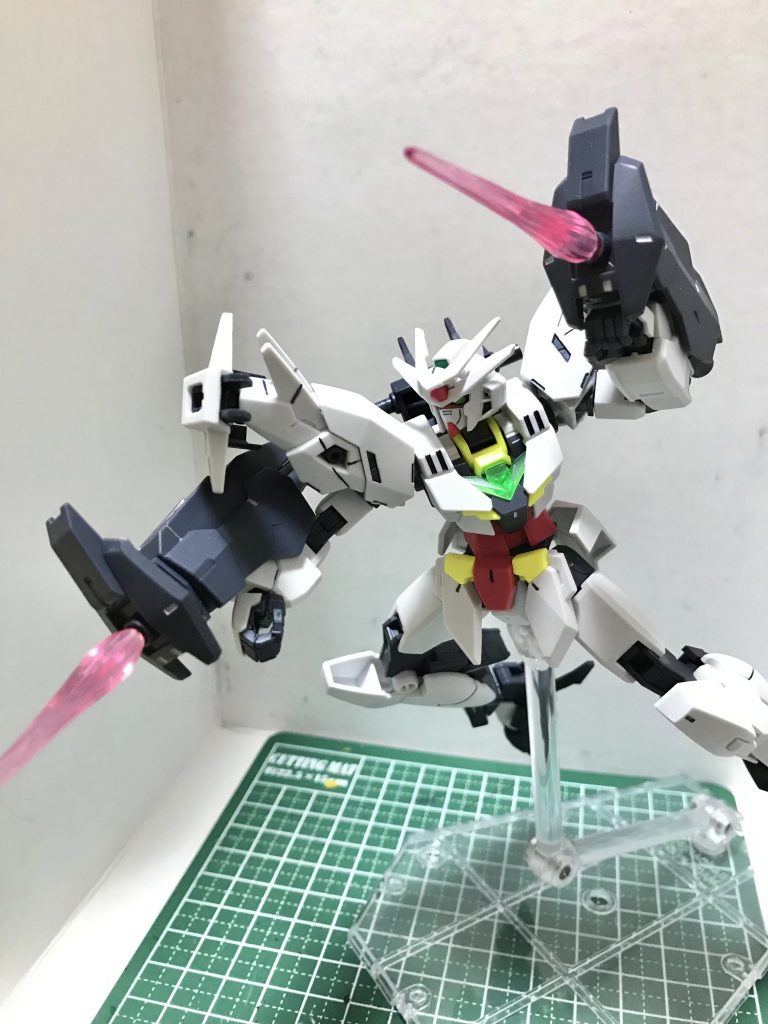 アクション③マルチコンテナビットは腕に付けてブン殴ることもできるそうで ビームシールドも同時展開できるので、防御しながらブン殴るとかブランドマーカーより恐ろしや