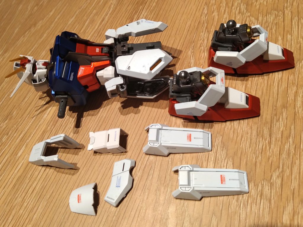 一度デカール貼ったのですが、METAL BUILDから雰囲気が遠のいてしまったのでNGとし、全て剥し、やり直しに。