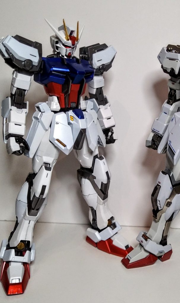 METAL BUILDを参考に色合いを調整しました。関節、フレーム、露出する機械部をメタル塗装に。フレーム、関節部はABSなのでプライマーで処理などかなり神経使いました。