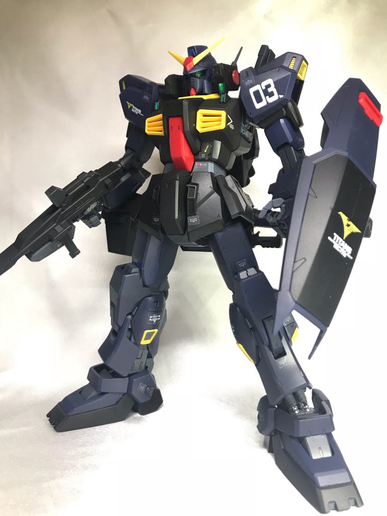 ちなみに購入したのはMGとRG共にMk-IIをチョイスしました。比較的オーソドックスなキットなので、制作時間の目安にできるかと思ったからです。そしてRGはエゥーゴ仕様を購入しました。これは暖色と暗色、それぞれどのように仕上がるかの検証ですね。(暖色なら白サフ、暗色なら黒サフといったベースの違いの検証です。)