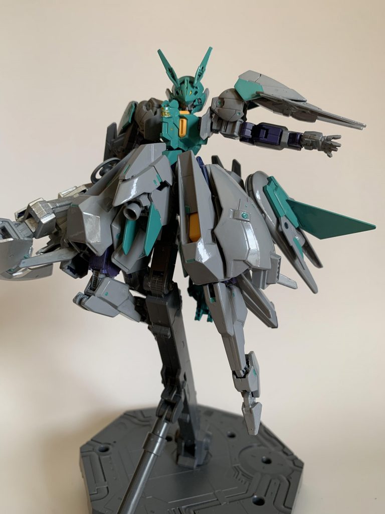 ○リヴル搭乗機聖華暦834年から、この機体はリヴル・ゾンネンシュタインによって運用され、その生涯に渡って愛用されている。本体には新たにブラッドグレイル(Dランク)と魔導杖を搭載することで魔法の行使が可能となっており、本機は魔装兵として運用された。