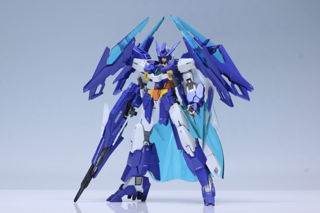 「マグナムガンダムAGE-Ⅱ」フェニックスアーマーと合体した姿で、マグナムシリーズでお馴染みのトライホルダーフレーム・Fファンネル・シグルシールドが装備されている。また脚部のセンサービットとドッズシュートライフルマグナムによる長距離精密射撃も可能で、相手の射程外から狙撃することもできる。トライスラッシュブレイドからの必殺技「エクスカリバー」は本家に匹敵する威力がある。