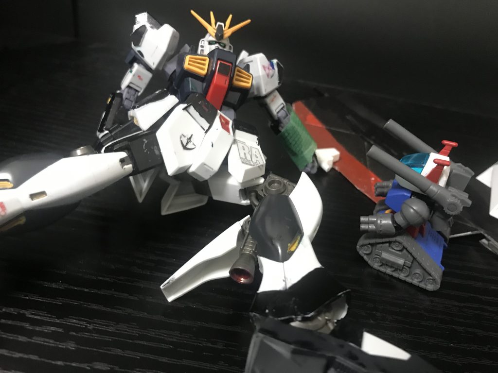 νsガンダム「誰だっ！痛ッ…くない？」