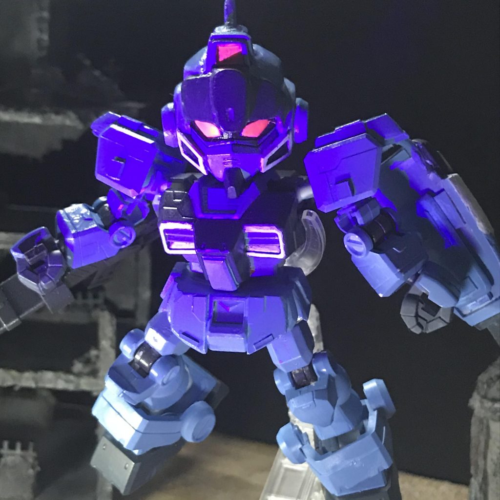 蛍光レッドを塗ってHADES起動時を再現。