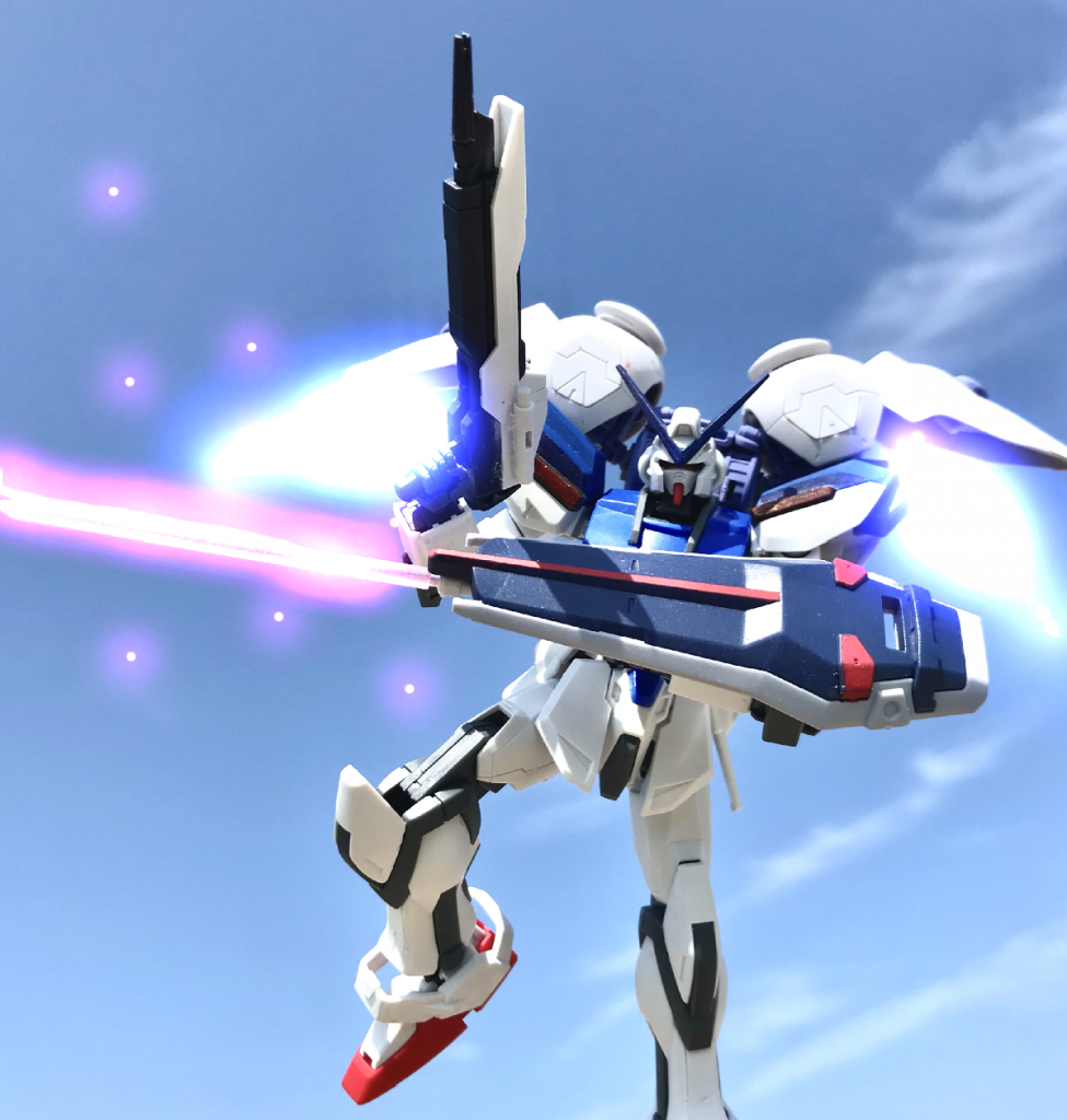 複合用途対ビームコーティングシールド。マティウス・アーセナリー社が手掛けるゲイツ用2連装ビームクロー「MA-MV03」を始めとした攻防一体型兵装に興味を示した大西洋連邦メーカーが同社技術陣の指導を受けて開発した試作兵装。ストライクガンダムやデュエルガンダムが使用した対ビームコーティングシールドと軍用量産機に普及している一般的なビームサーベルを専用ジョイントで接続している。シールドを介してサーベル部にエネルギーを供給する技術がまだ未熟で、ビーム出力の調整は甘いが戦闘時での運用には差し支えない。