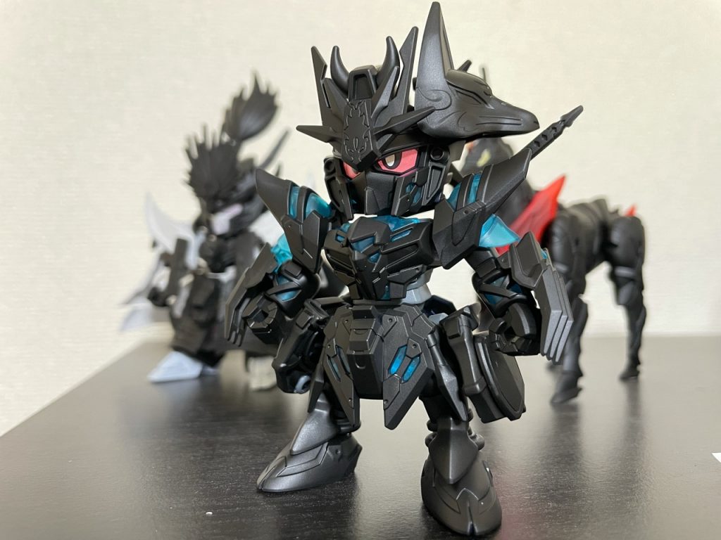 サフで真っ黒な状態。これで何体か並べて、「分身の術！」とかやってもカッコいいかも？