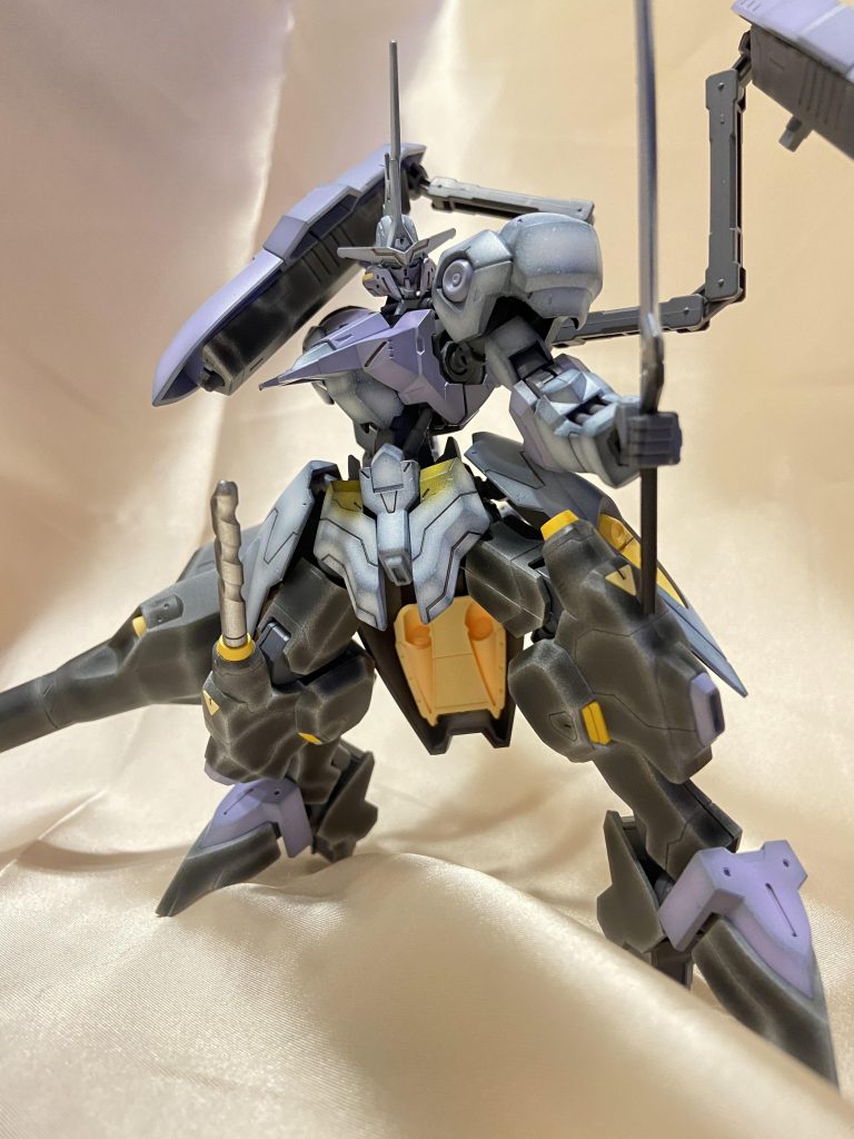 スカート裏のはめこみの黄色パーツは黒く塗れば良かったかもです(^_^;)