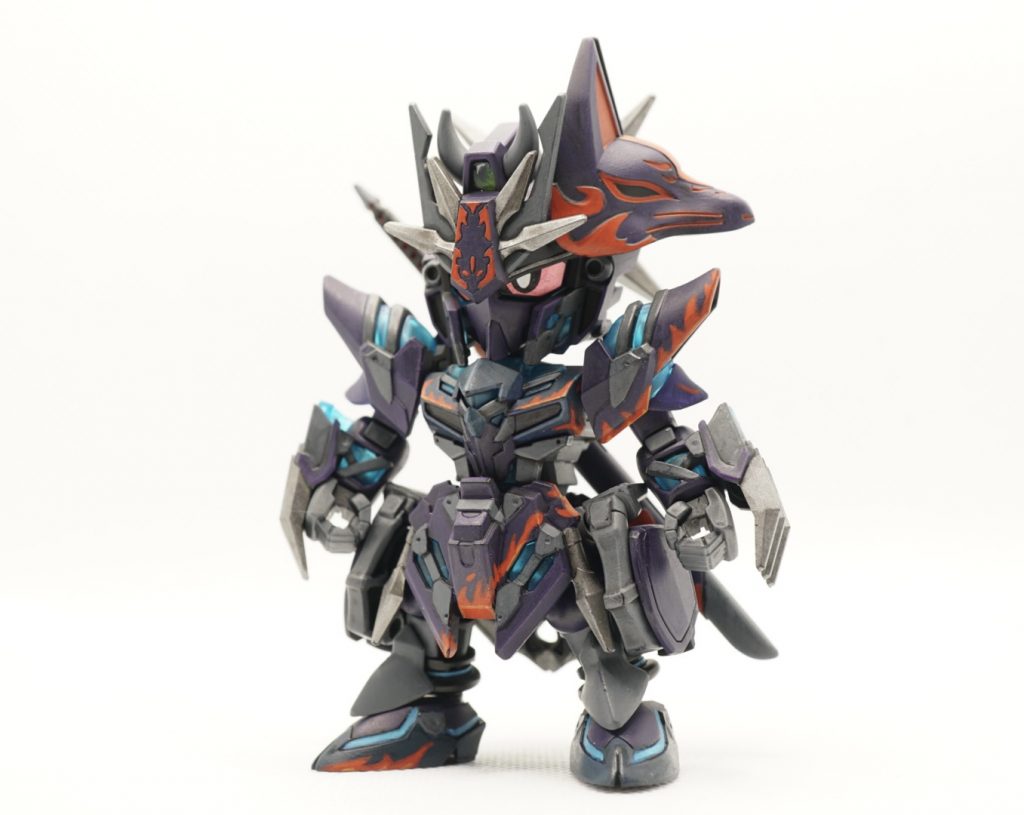 メインカメラも信長と同じく塗装でクリアパーツっぽさを目指しました。ファイアパターンは最初シールを参考にしようと思いましたが、途中から面倒になってフリーハンドでざくっと。