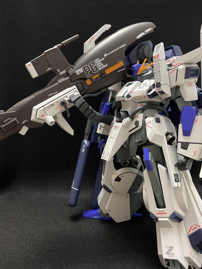 横から。ハイパー・メガキャノンがデカイ。