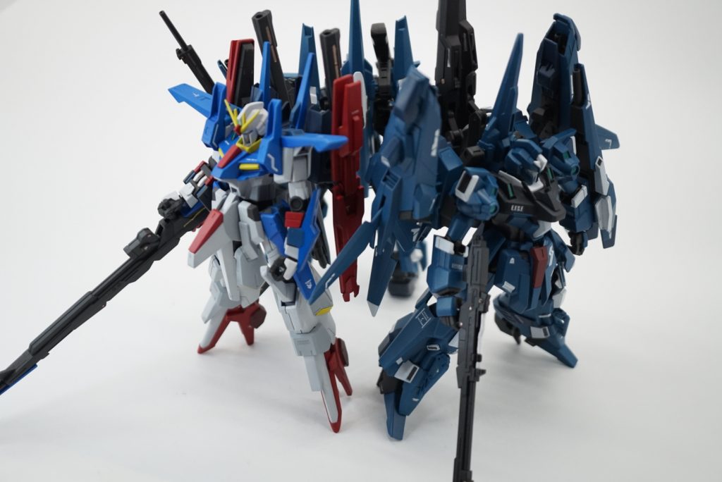 同系の可変機構を持つ3体でダブルゼッツーも同じ色にすればよかったかな。試作小隊的な感じで。