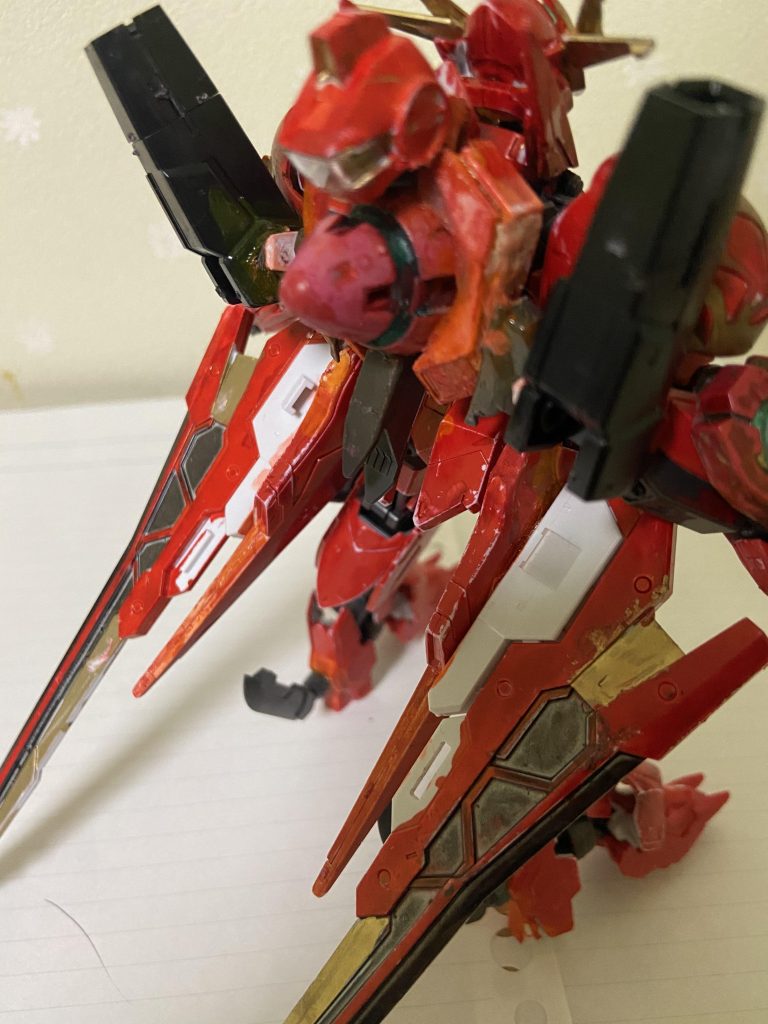 背面はこのような形、武装に関しては新たに2本のGNソードを追加した、ザンライザーの装備をそのまま塗装して使っています。