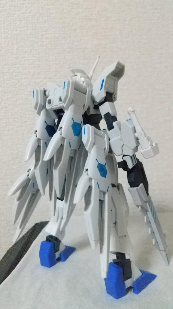 最大稼働時に上部のユニットが回転展開し、X字に開きます個人的にこの背面情報量好きです