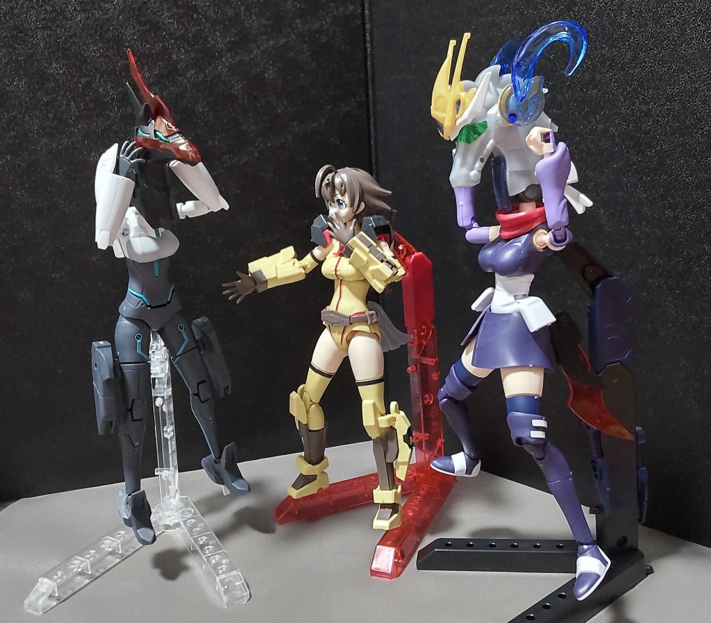 ナミ 「ほら、メイちゃんも付けて。」メイ「う、うむ…これでいいのか?」アヤメ「かわいい……」