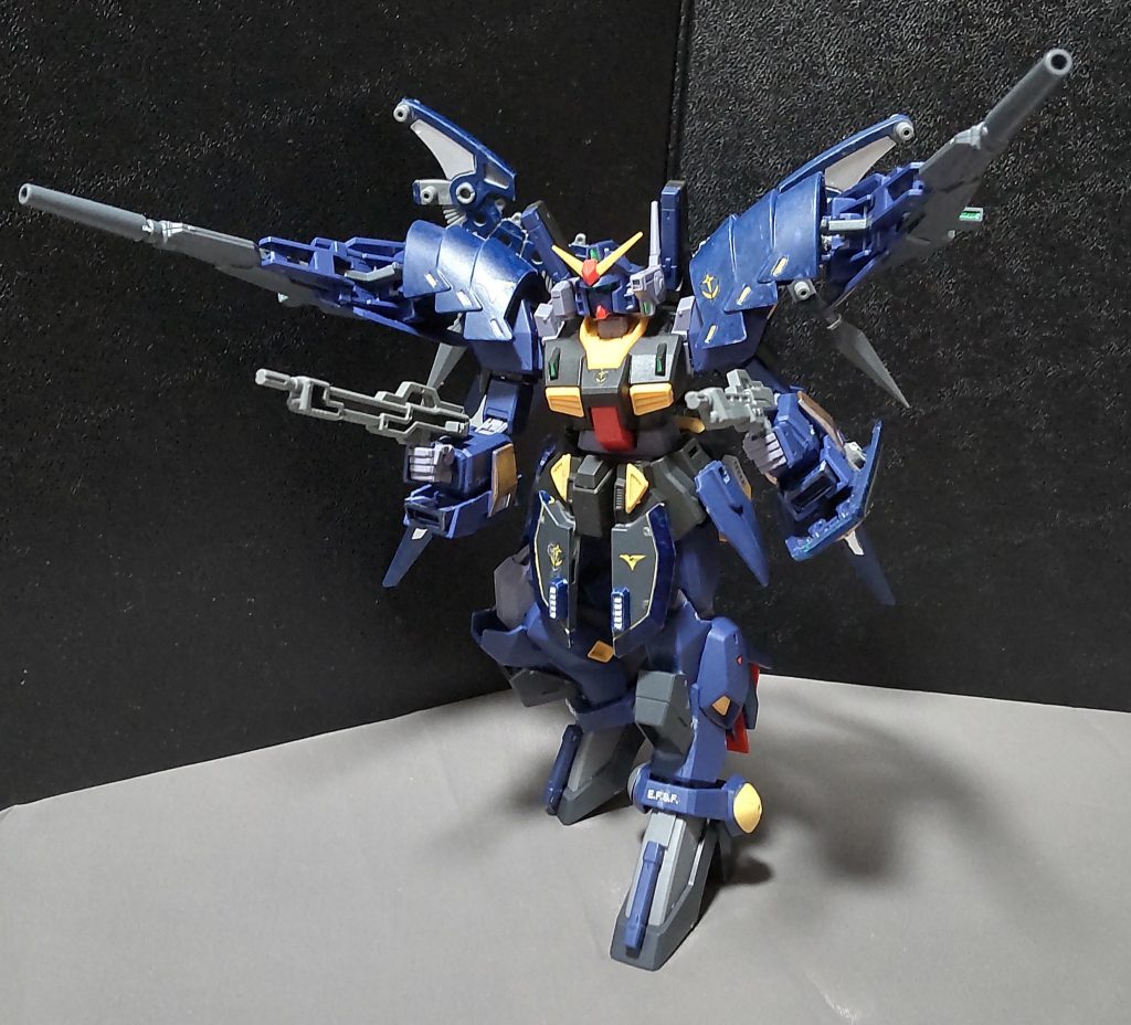 ・ショルダービーム・キャノン肩部にあるビーム・キャノンで、射程もあり、威力も高く、バスターライフルと一緒に撃ち出す事で、広範囲に攻撃可能。