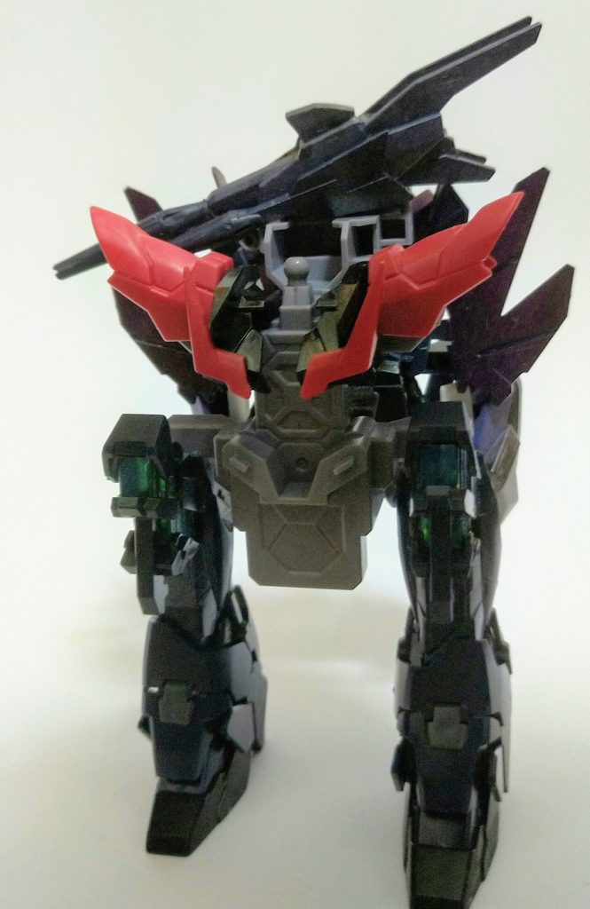 ディザスターアーマー本機専用アーマー。ユニコーンガンダム系統が参考にされている。では···コアチェンジ···ドッキング、ゴー···