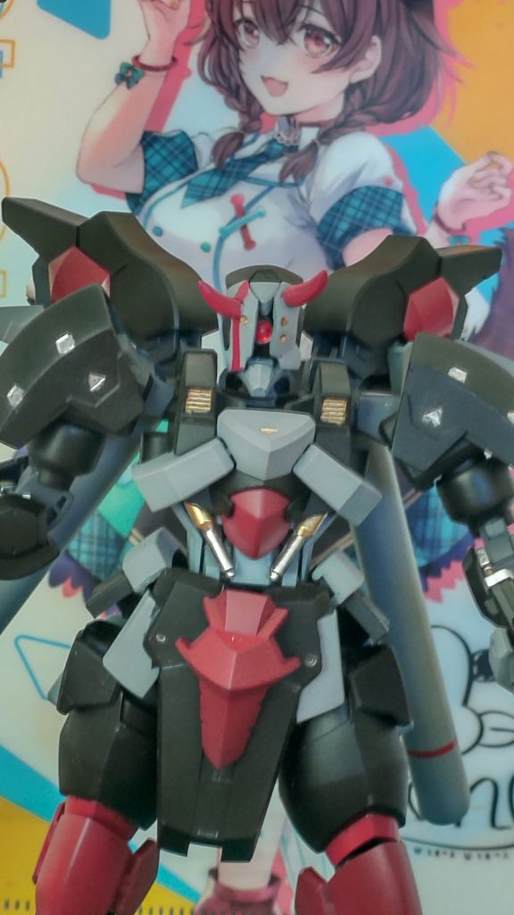 頭部は漏影の顔を切断しパテで作った雑な角を付け真ん中にカメラアイを付け多少のオリジナル感を