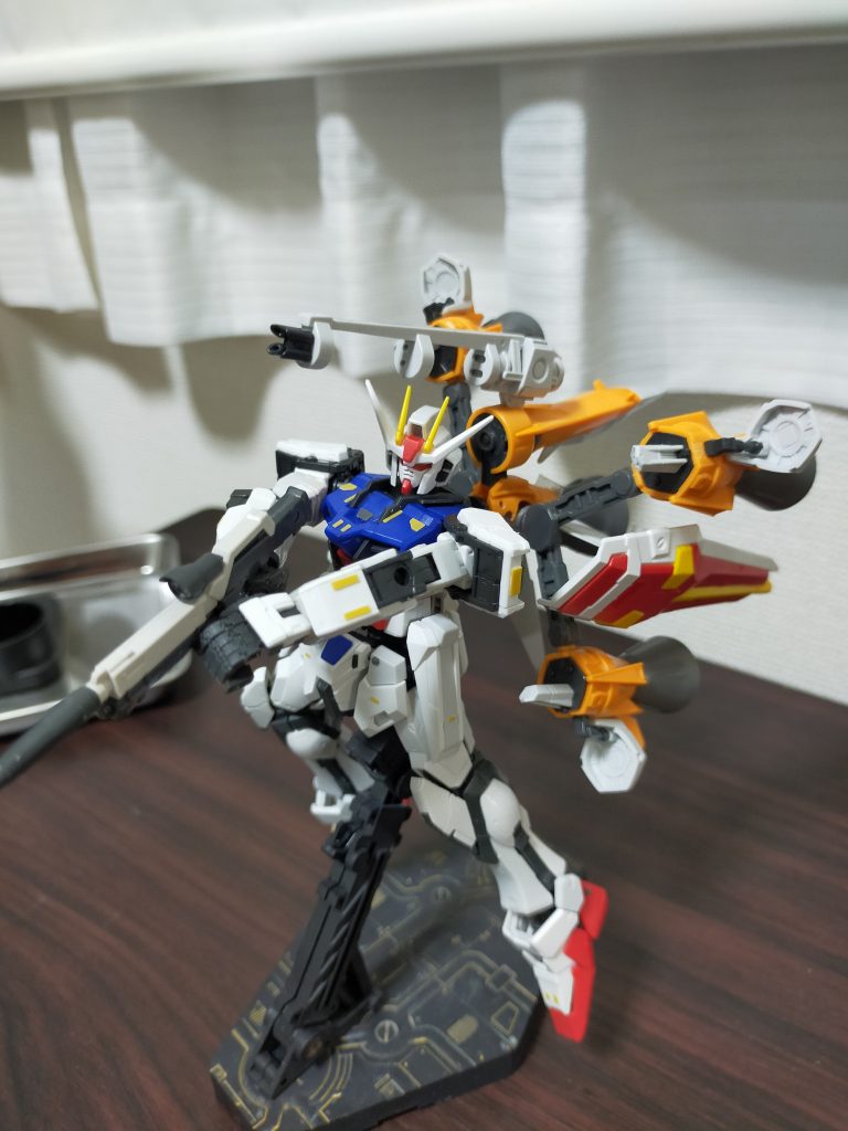 細部は違いますが塗装前です。当初はガンバレルストライカーの主翼にシールドを取付ける予定でした。