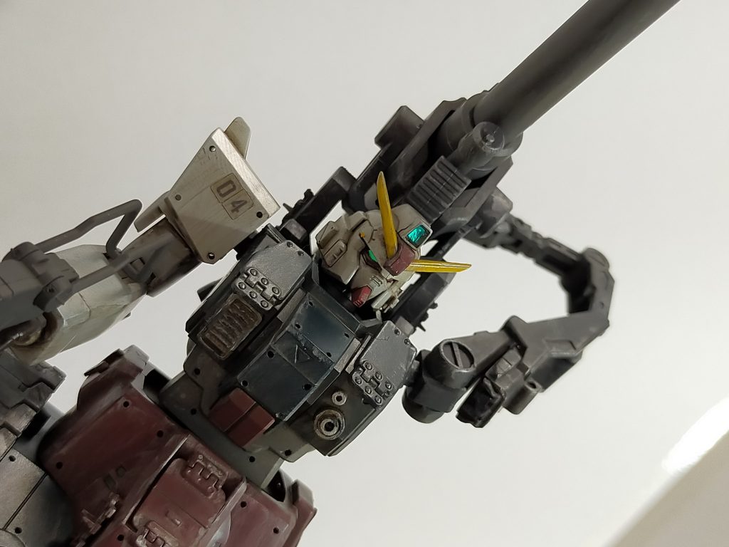 貧弱ですが、左アームは作業用。