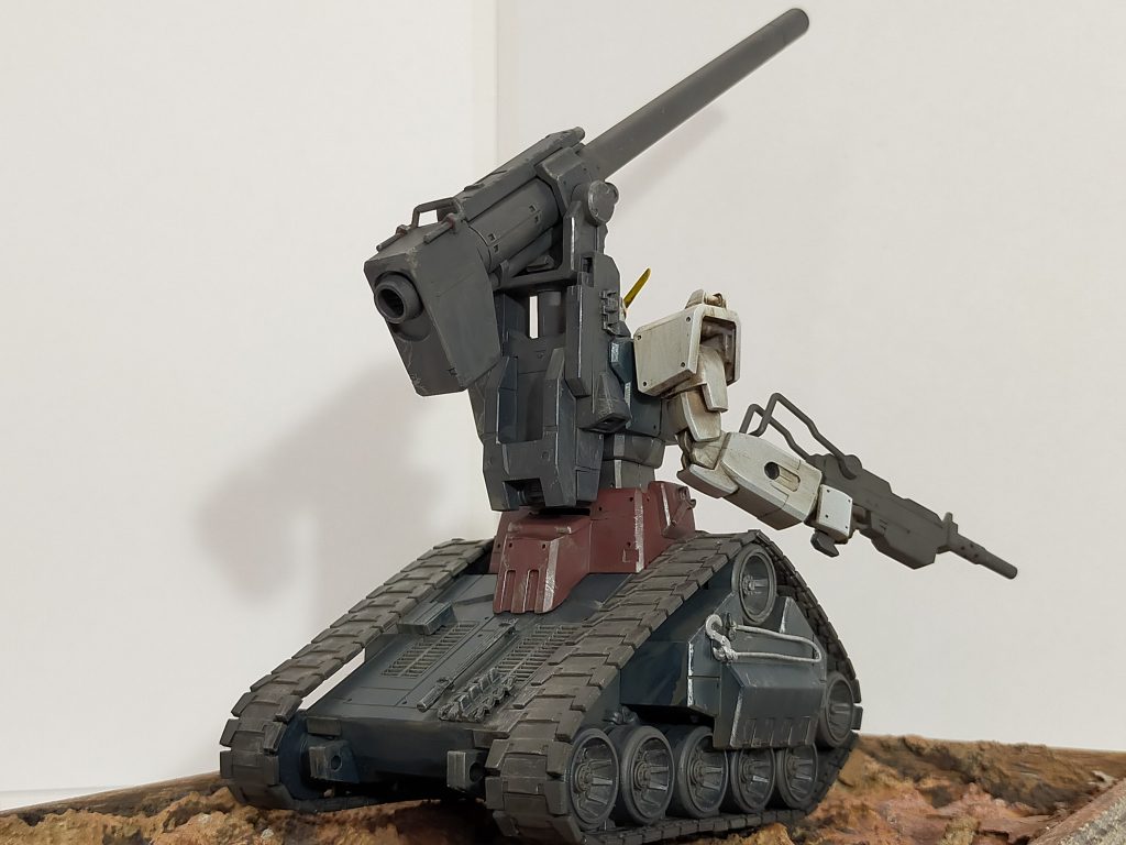 ガンタンクの腰部を加工しないと干渉するためランドセルコンテナは設置できませんでした。今回は見送り。