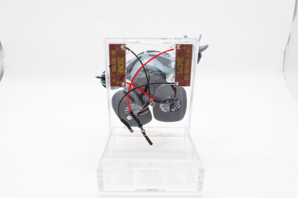 前回のソーラー電飾は定電流ダイオードを使用しましたが、今回は抵抗を使用してみました。問題は無さそうですね。