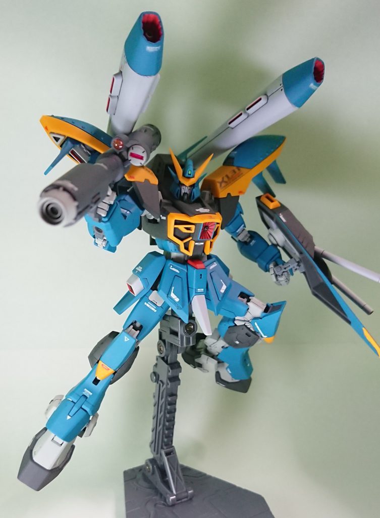 バズーカのグリップに可動軸を入れることで、あらゆる角度への砲撃シーンが可能になりました