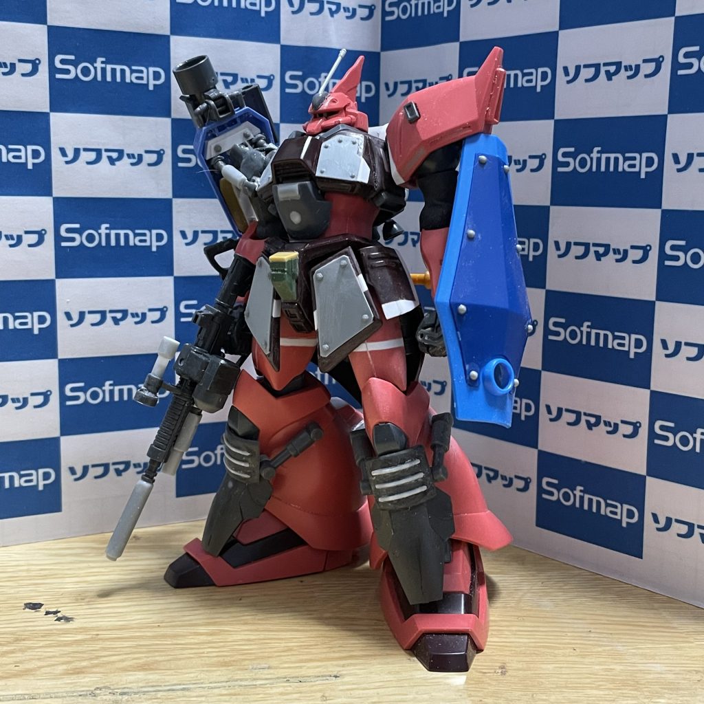 ほぼ仕様確定の状態。胴と腿を2㎜延長、フロントスカート、サイドスカートを4mmくらい延長。モノアイを可動するように改修。