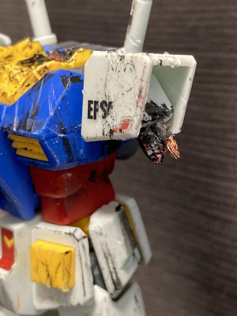 左腕部。汚しすぎかもしれませんが、まぁ、焼けただれた感はちょっとぐらい出せたかな？？