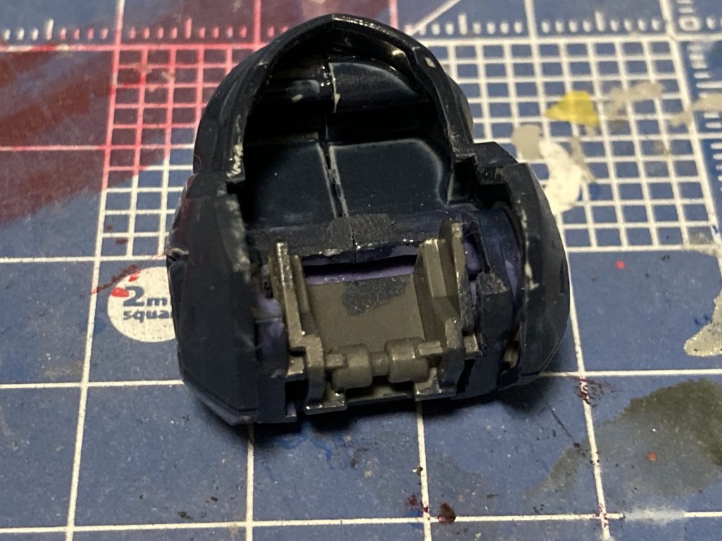 ガンダムフレームの肩パーツはそのままだとヴァルキュリアフレームやグレイズフレームで使えないので、互換性のあるグレイズのジョイントを加工して接着しました。グリムゲルデの肩パーツは別キットに流用予定。ご覧いただきありがとうございました。