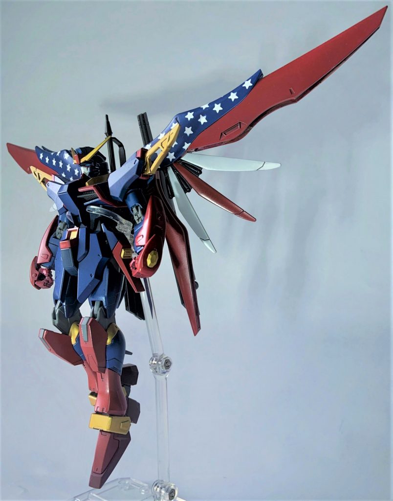 目の下の切れ込みが Homelander のレーザービームを彷彿とさせます。