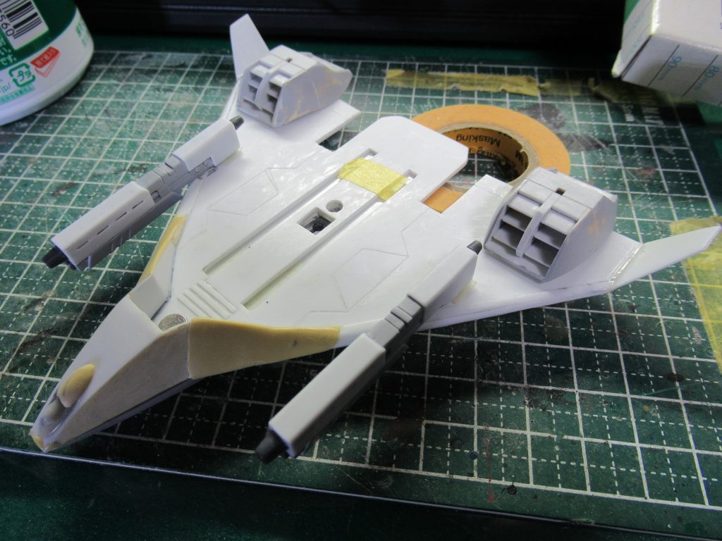 シールド兼主翼はほぼプラバンとエポパテでスクラッチしました。